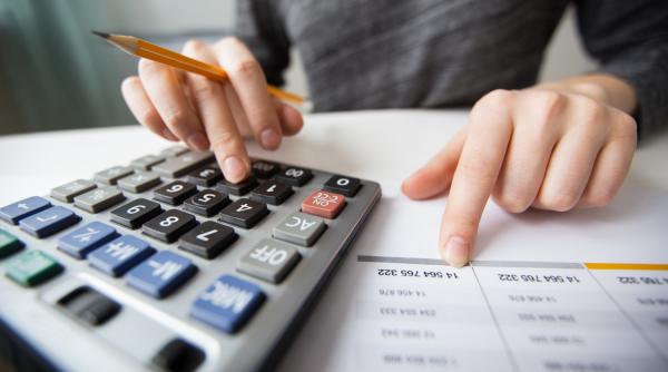 Firmele scapă de blocajele financiare: Demers pentru compensarea între concediile medicale acordate și taxele datorate