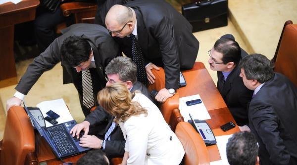 Legea care lovește contractele calculate în euro intră pe ordinea de zi la Camera Deputaților