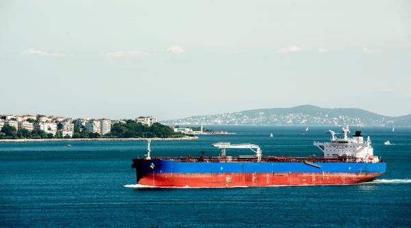 SUA ar putea emite o nouă derogare pentru petrolul rusesc deja încărcat pe petroliere