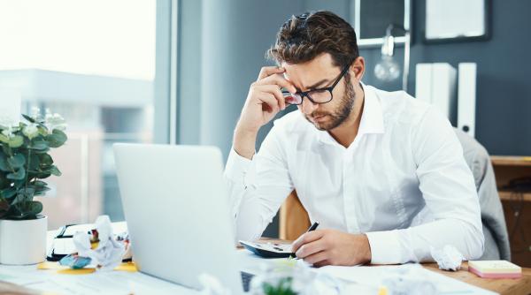 Val de pesimism în rândul românilor: Temeri tot mai mari legate de criză și inflație