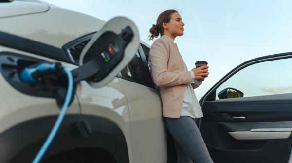 Electricele și mărcile asiatice schimbă clasamentul înmatriculărilor din România