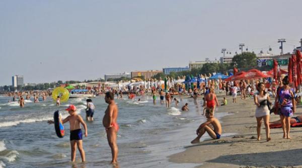 Prețurile de pe litoral, între realitate și nervii turiștilor. Cât costă o zi la mare pentru o familie