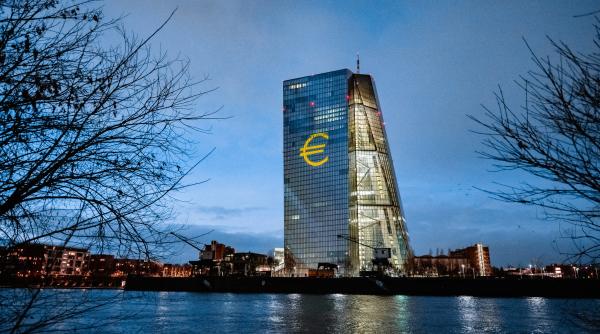 Economiștii avertizează BCE să nu repete greșelile din 2008 și 2011