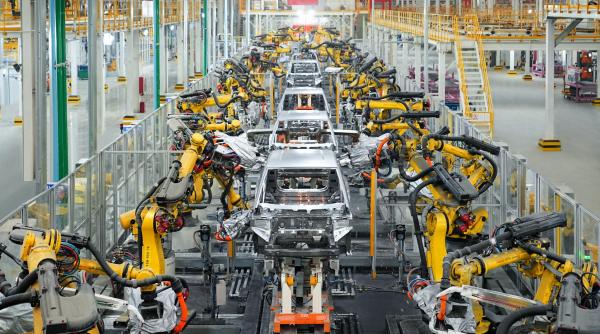 Exporturile de autoturisme ale Chinei aproape că s-au dublat