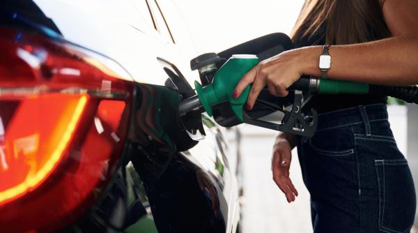 Rompetrol, reducere agresivă de preț la pompă. Cât costă azi carburanții
