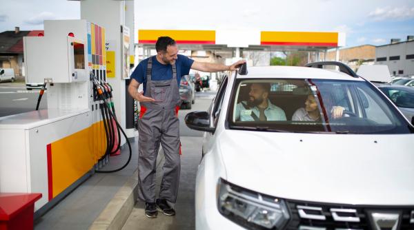 Carburanții s-au ieftinit puternic. Un plin poate costa cu aproape 50 de lei mai puțin