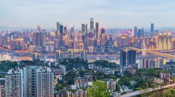 Economia Chinei dă semne de slăbiciune. Vânzările cu amănuntul au scăzut pentru prima dată în ultimii ani