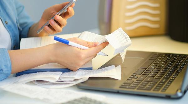 Factura pe firmă nu te salvează. Ce verifică ANAF când cheltuiala pare personală