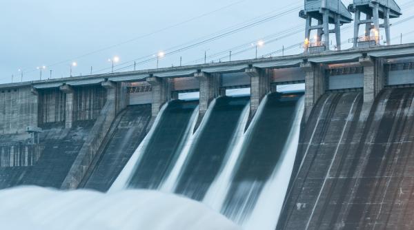 CCR dă undă verde hidrocentralelor: Decizie privind legea care permite continuarea lucrărilor