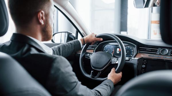 Lovitură pentru operatorii de ride-sharing: Utilizarea autoturismelor în comodat ar putea fi interzisă prin lege