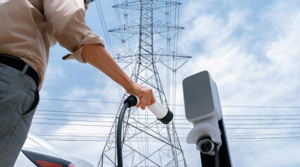 UE vrea electrificare totală până în 2040. Bruxelles vrea energia electrică curată produsă local