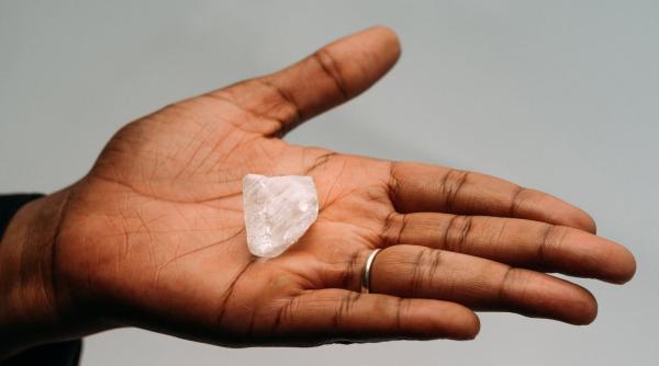 De Beers schimbă radical strategia afacerii cu diamante
