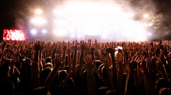 Ministrul Finanţelor promite sprijin pentru industria festivalurilor: România are o șansă uriașă