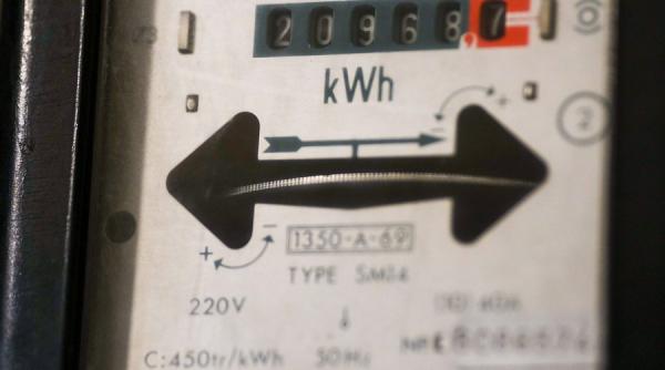 Ministerul Energiei cere românilor să reducă consumul de curent până la 31 august