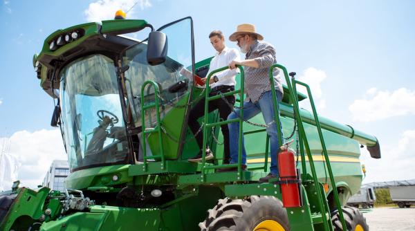 Schimbare majoră pentru fermieri: Acciza redusă la motorină ar putea fi aplicată direct la pompă