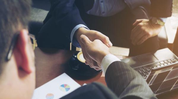 Statul schimbă regulile pentru împrumuturile garantate. Ce vor plăti companiile