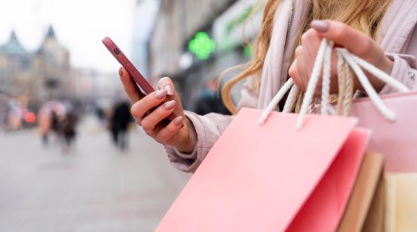 Românii fug spre magazinele ieftine. Discounterii trec pentru prima dată de 30% din piață