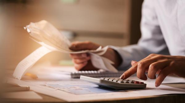 Dobânzi și penalități la taxe, anulate pentru mai mulți contribuabili - Document din Parlament