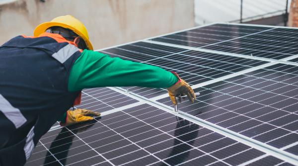 Facturile prosumatorilor vor fi refăcute de la 26 iulie. Ce se întâmplă cu energia reportată doi ani