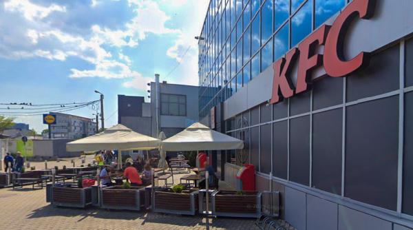 Românii renunță la fast-food? Vânzările KFC și Pizza Hut scad