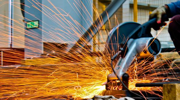 Finanţare de 759 milioane lei pentru investiții în industria prelucrătoare. Cine poate aplica
