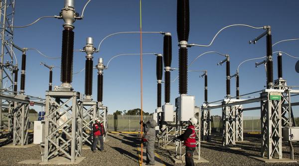 De ce plătesc românii energie mai scumpă. Greșeala făcută timp de două decenii
