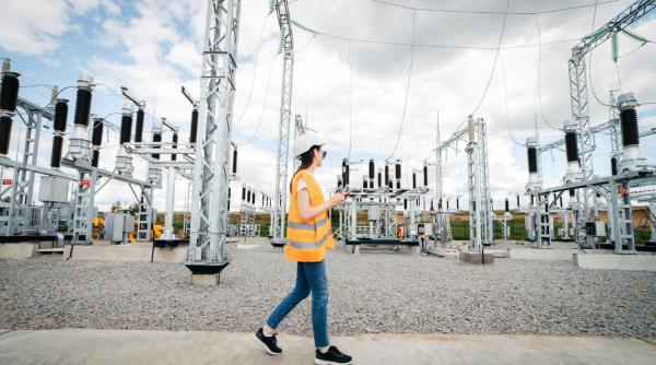 Furtuna perfectă pe piața energiei. Curentul a ajuns la 797 de euro/MWh