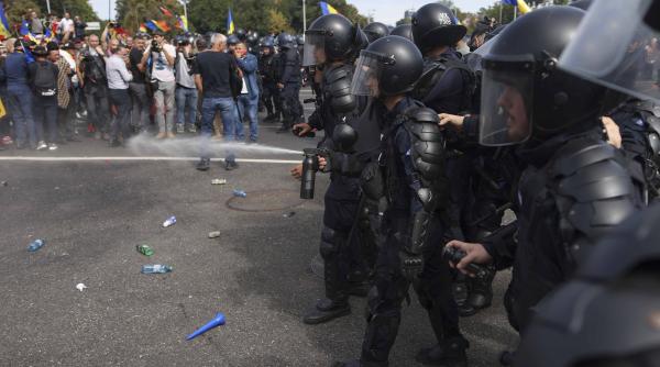 Protest de amploare al oierilor, marți, în faţa Guvernului. Update: Ciocniri protestatari - jandarmi în Piaţa Victoriei