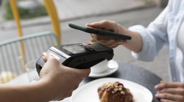 CEC Bank lansează RoPay NFC. Plăți instant cu telefonul