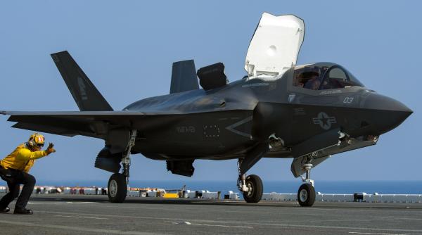 Ferrari provoacă la întrecere un avion de luptă F-35B. Care este miza?