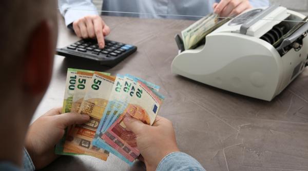 Curs valutar azi, 24 septembrie 2026: cât costă euro și dolarul