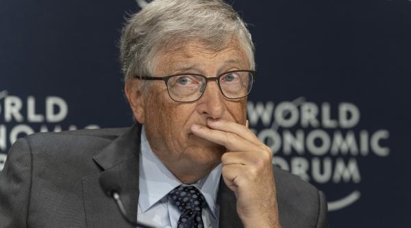 Bill Gates cere reguli mai stricte pentru AI: Un buton de oprire nu este suficient