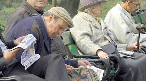 Pensiile din octombrie. Când vin banii pe card și când începe plata prin poștă