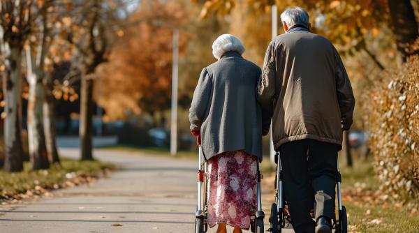 Aproape 4 milioane de români au trecut de 65 de ani. Cum arată harta îmbătrânirii populației