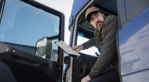 Transportatorii şi patronatele cer suspendarea amenzilor până la remedierea problemelor TollRo