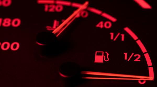 Transportatorii cer votarea urgentă a plafonării adaosului la motorină 